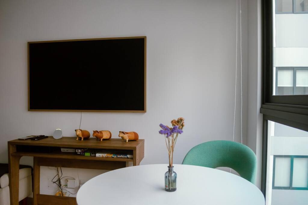 Elegant And Cozy 2br - Location Apartamento